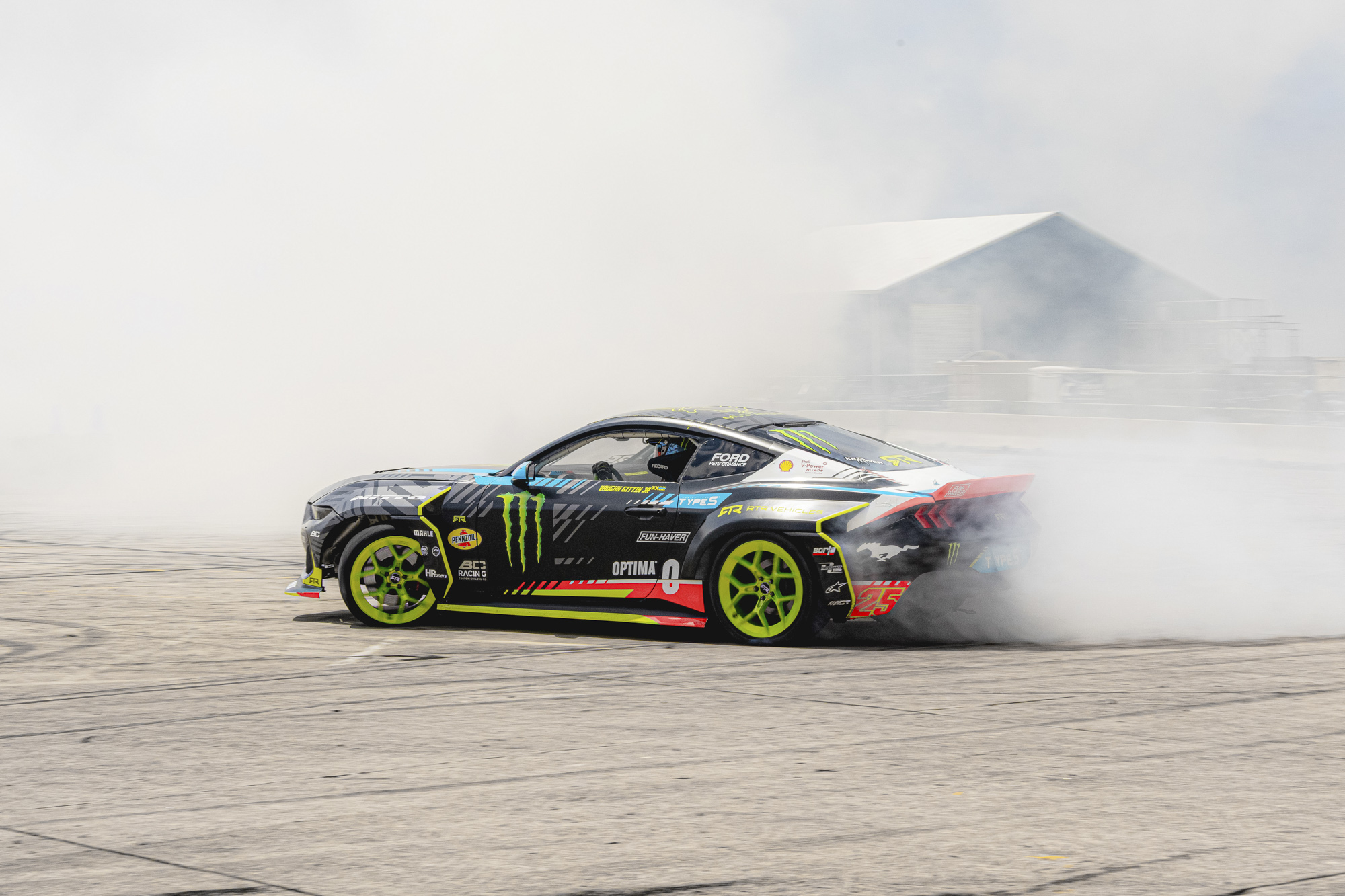 Vaughn Gittin Jr drifta u Houston Motorsports Parku