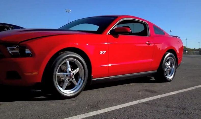 Video: Naturally Aspirated 2011 Mustang V6 Runs 12s