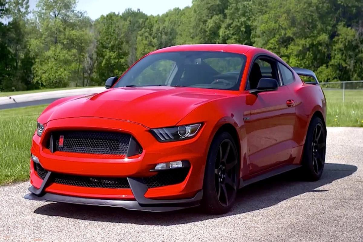 Ford Mustang Shelby gt350 красный